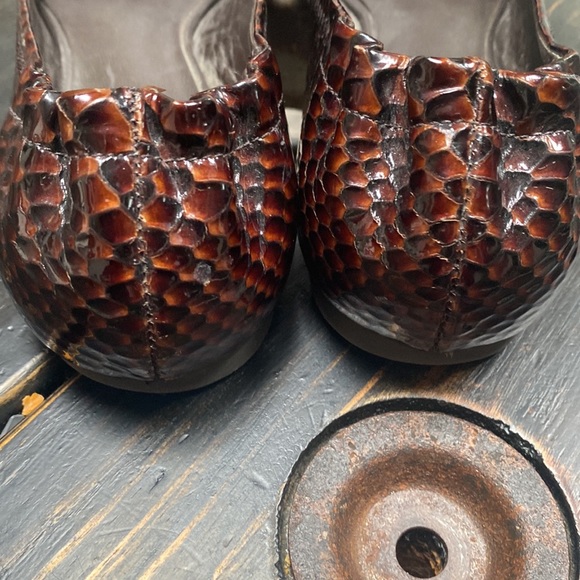 Tory Burch Reva Dark Brown Patent Leather Ballet Flats with “Snakeskin” Pattern - Picture 4 of 9